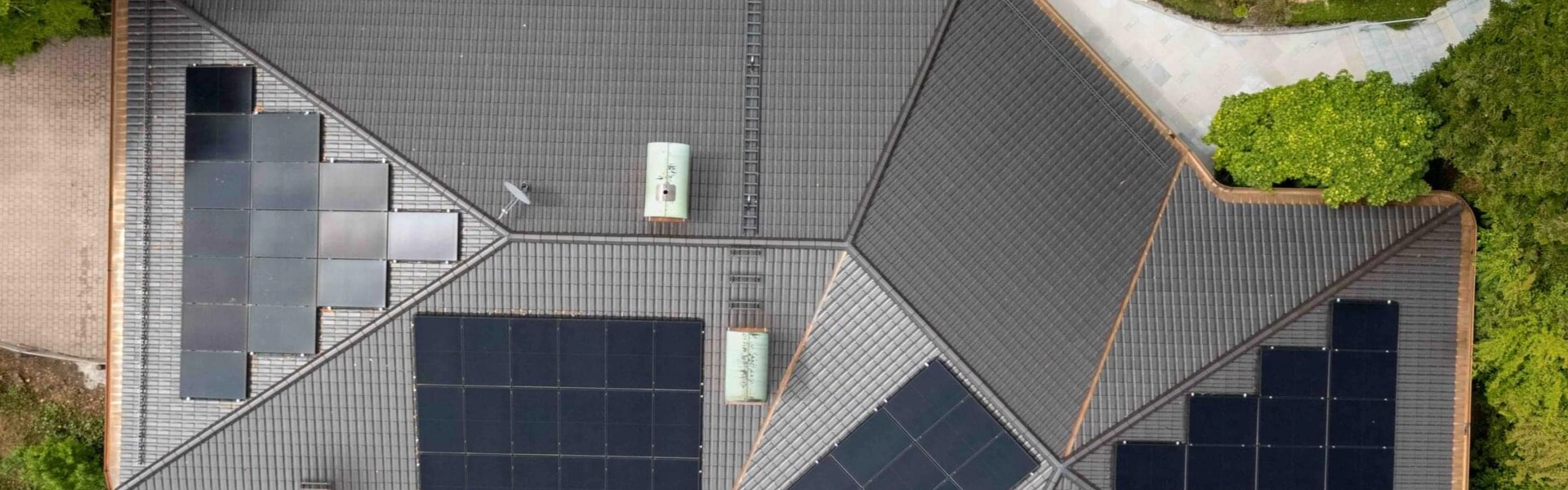 Erlus Karat RS hero image of a roof