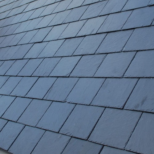 Stoneleaf Del Mino Spanish Natural Slates close up product detail showing the even testuxe of the slates on a roof